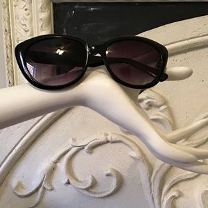 Steve Madden Cat Eye Shades Sunglasses Sunnies